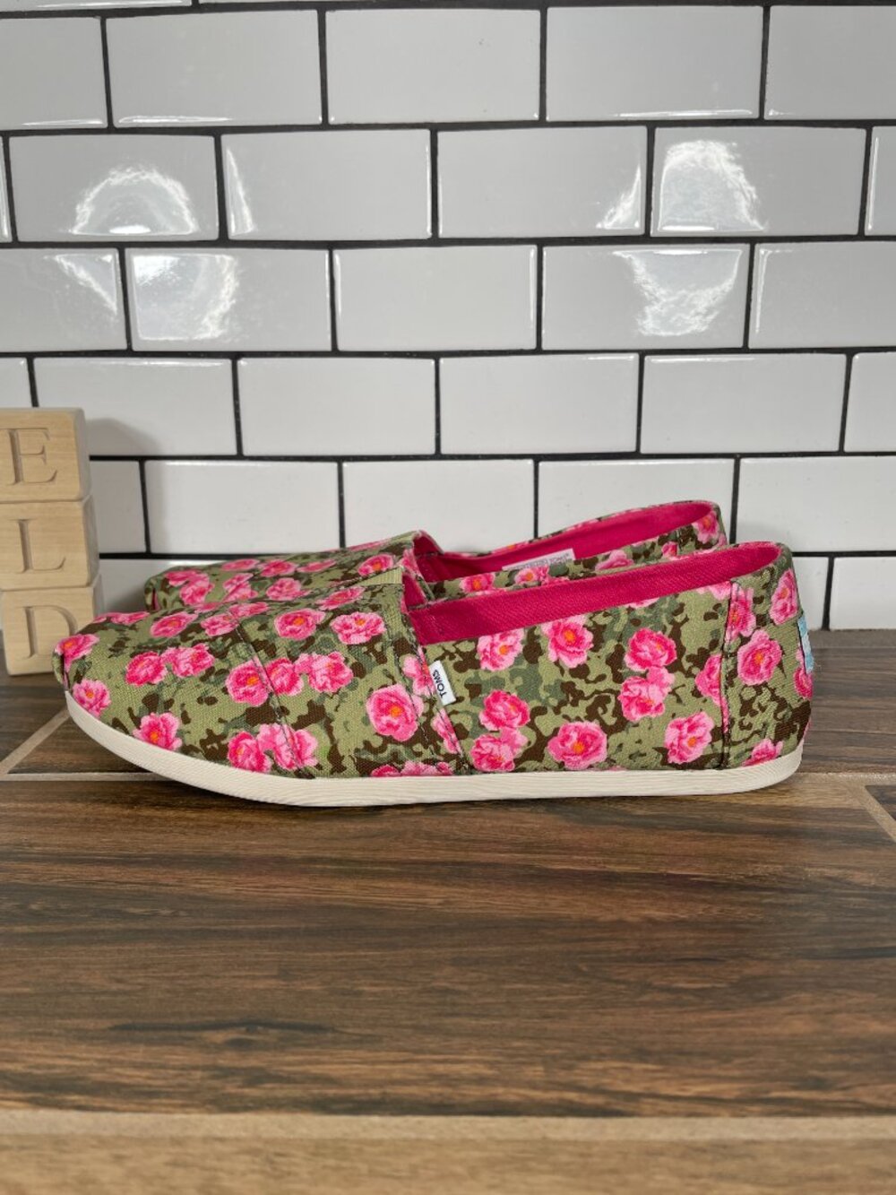 Toms Alpargata Shoes Womens Sz 9 Cedar Green Camo Print Pink Floral Comfort Flat